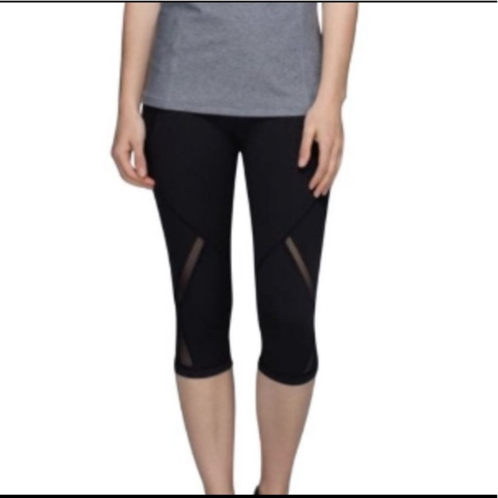 Lululemon Cool To Street Crop sz 8